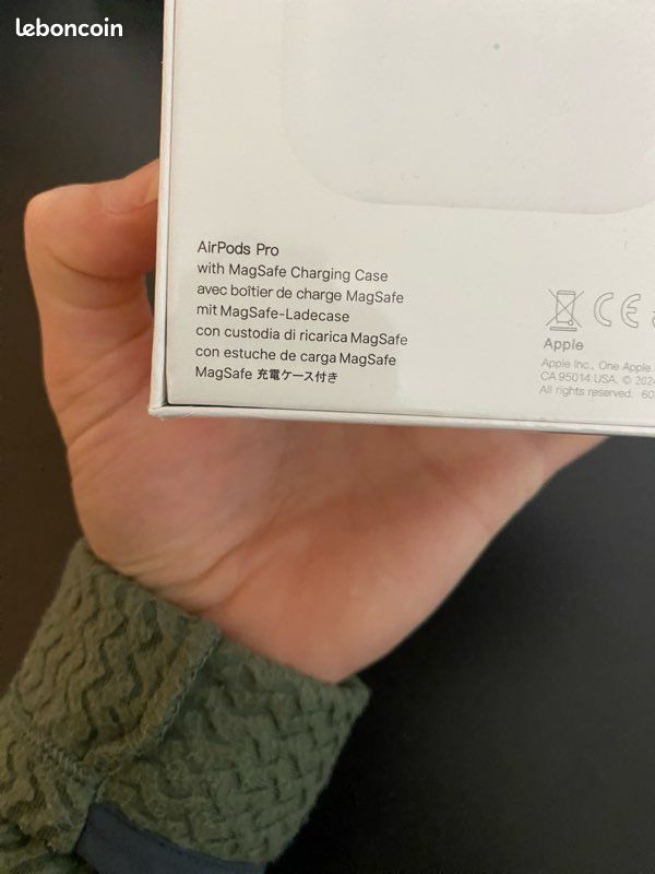 AirPod (image 2)