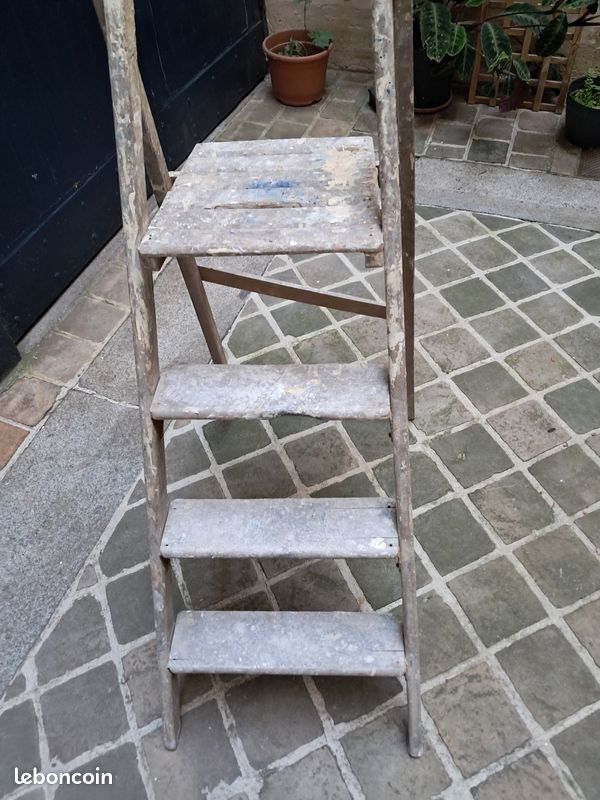 Escabeau en bois (image 2)