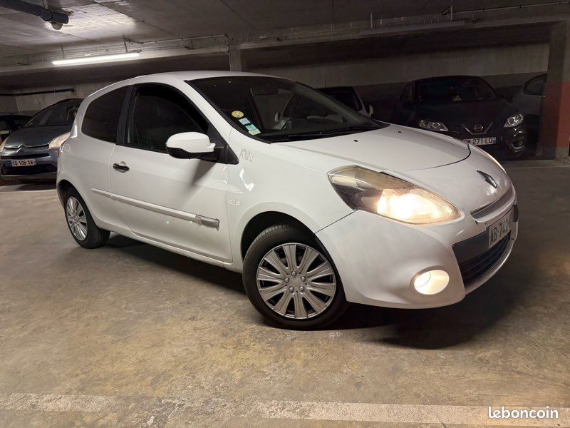 Clio 3 Vend ou échange contre utilitaire plus grand (image 1)