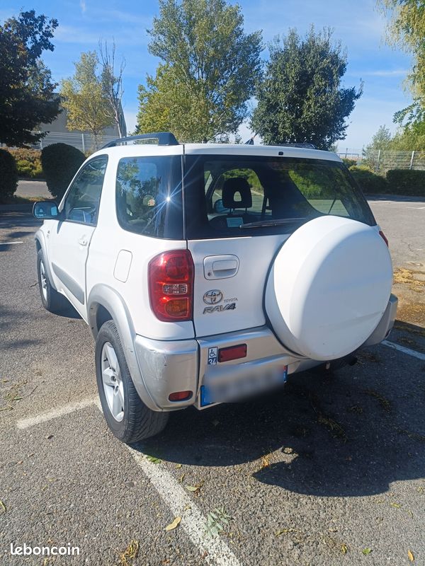 Toyota RAV4 2.0D D-4D 16V 4WD 116CV (image 2)