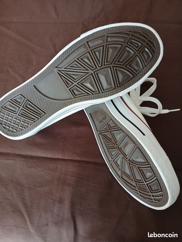 Vend tennis blanches pointure 40 neuve (image 2)