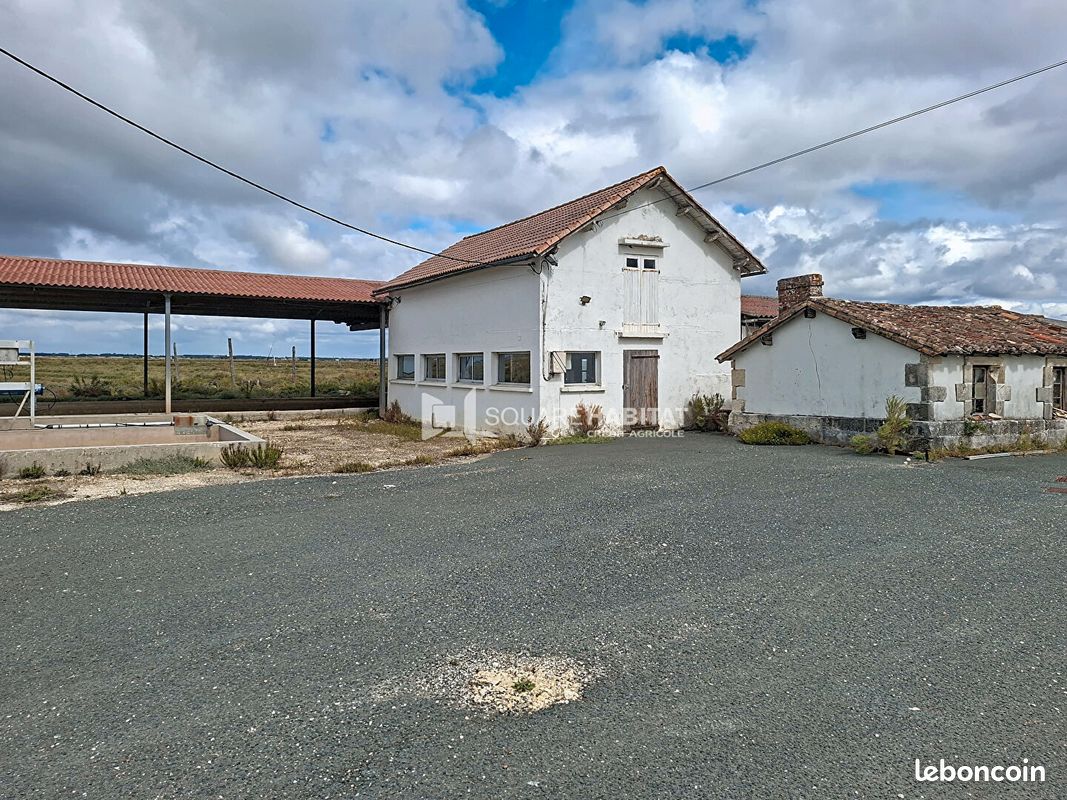 Terrain 365 m² · à Étaules · 365 m² · 100 000 €