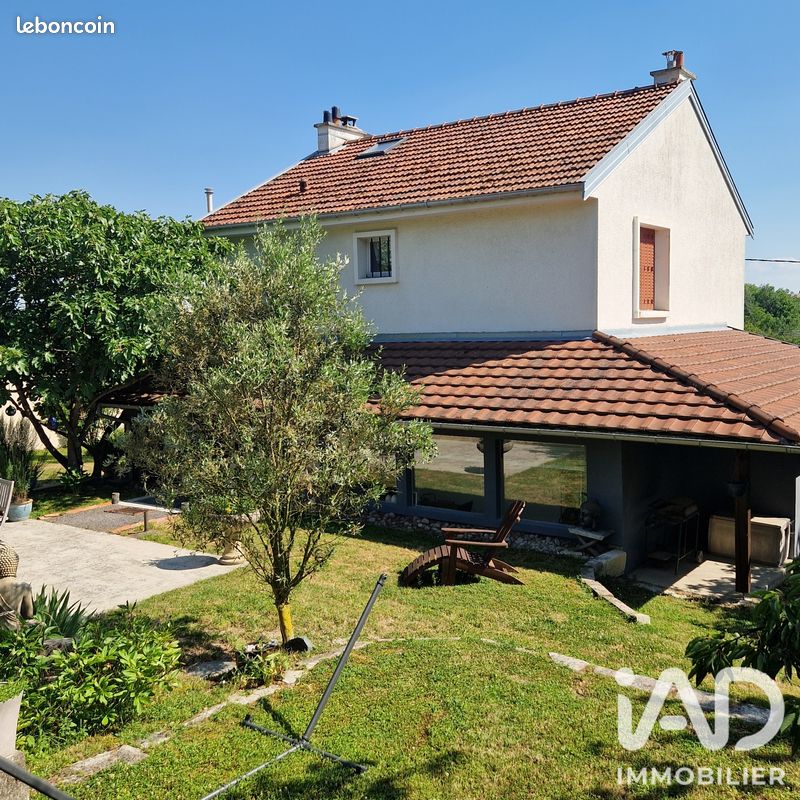 Maison 7 pièces 145 m² · à Saint-Amand-sur-Fion · 145 m² · 179 000 €