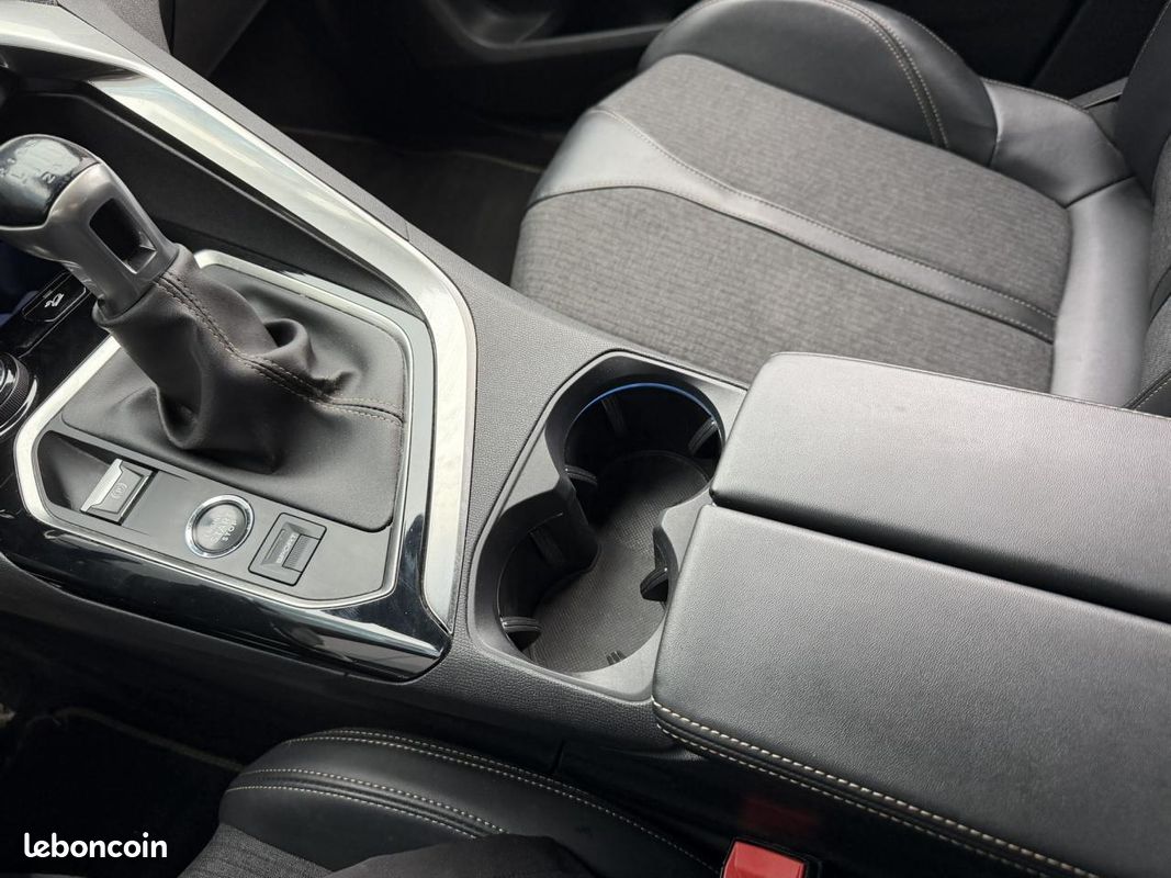 PEUGEOT 5008 1.5 BlueHDi 130 GT Line 7 places, avec Apple Car Play et Caméra de recul (image 26)