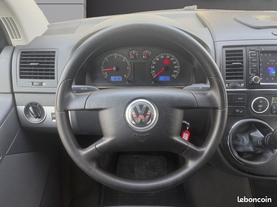 VOLKSWAGEN MULTIVAN 2.5 TDI 130 sièges chauffants carplay clim 3 zones garantie 12 mois (image 13)