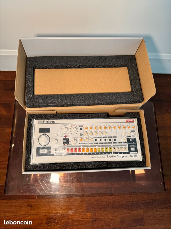 Supreme Roland TR-08 Rhythm synthétiseur - Instruments de musique