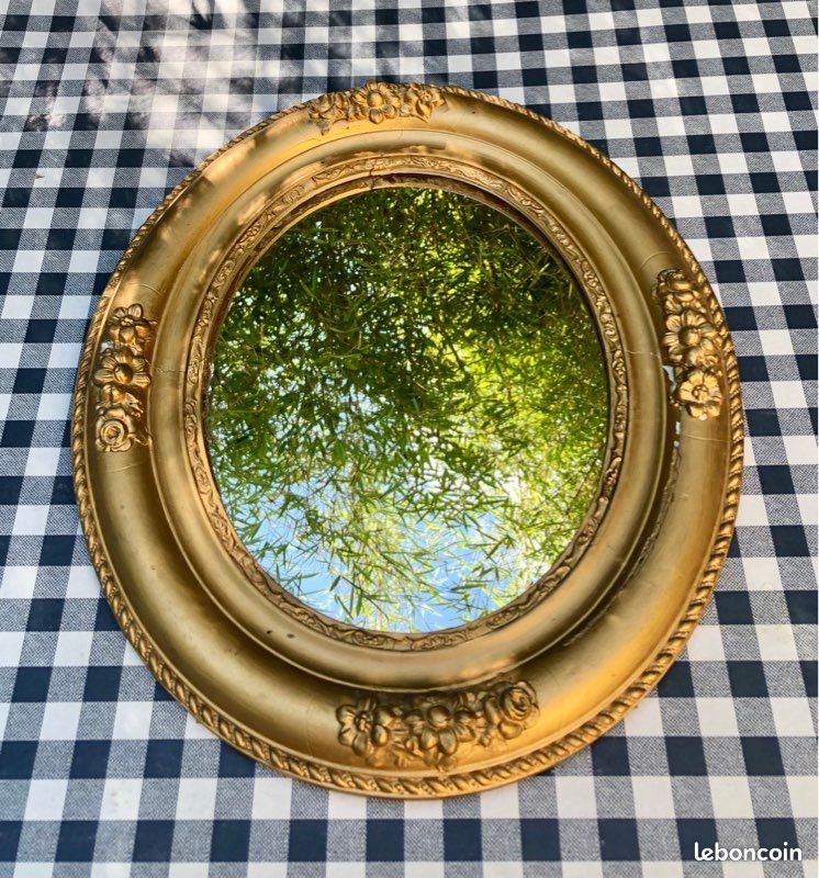 Ancien Miroir Ovale en Bois Sculpté Doré (image 2)