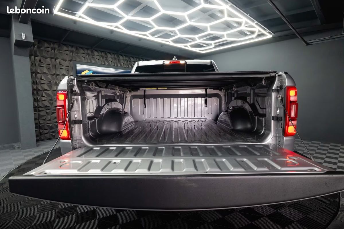 Dodge RAM 1500 Laramie Night Edition 5.7 V8 HEMI GPL 401 ch 4x4 – Offroad – BRC (image 7)
