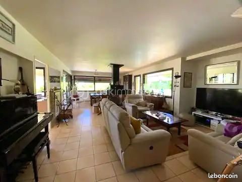 Maison 9 pièces 223 m²