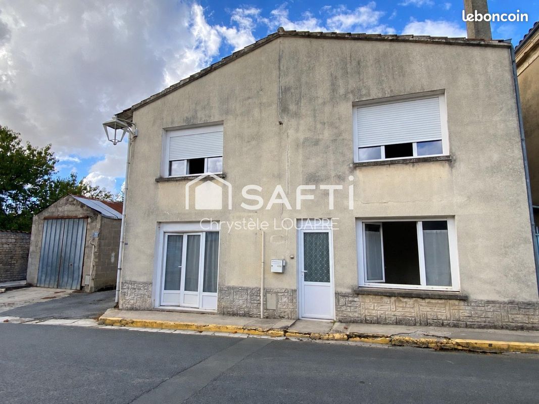 Maison 6 pièces 144 m² · à Néré · 144 m² · 78 000 €