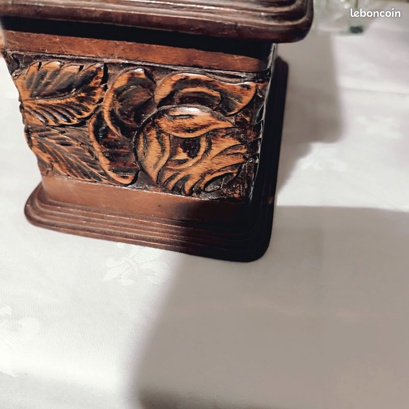 Coffret à Bijoux Ancien En Bois Sculpté - Décoration Vintage Ou Rangement - Occasion