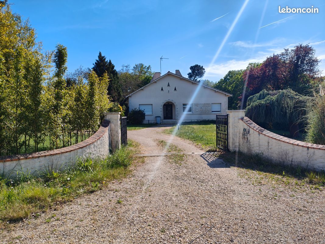 Maison 6 pièces 180 m² · à Les Bordes · 180 m² · 239 500 €