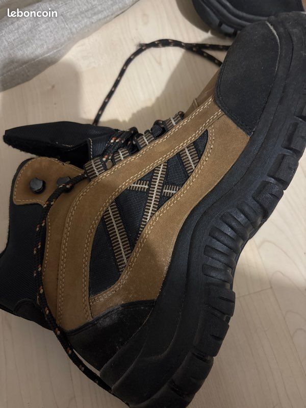 Chaussures de marche hautes neuves taille 44 brunes et noires (image 4)
