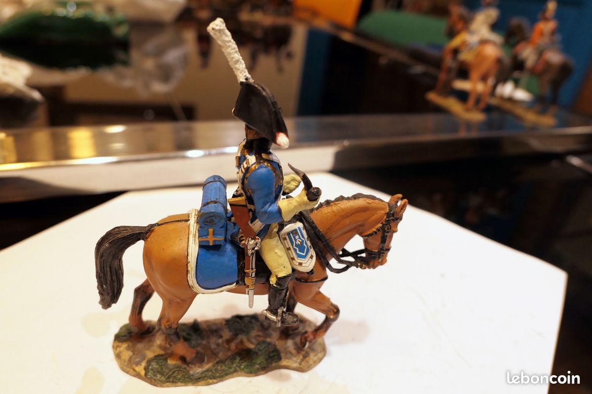 PLOMB CREUX : Marque Timpo Toys : Tres Beau Chevalier A Cheval EUR 39,00 - FR