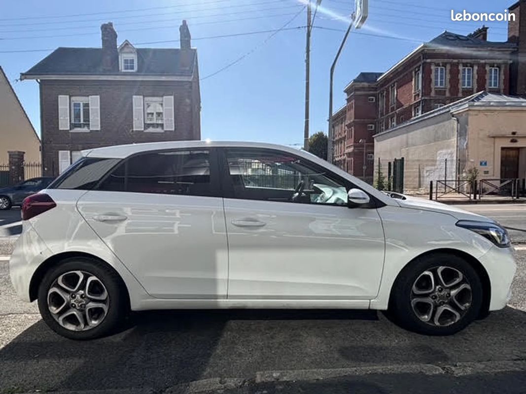 HYUNDAI I20 1.2 84 ch Intuitive - 2 Pneus neufs (image 4)