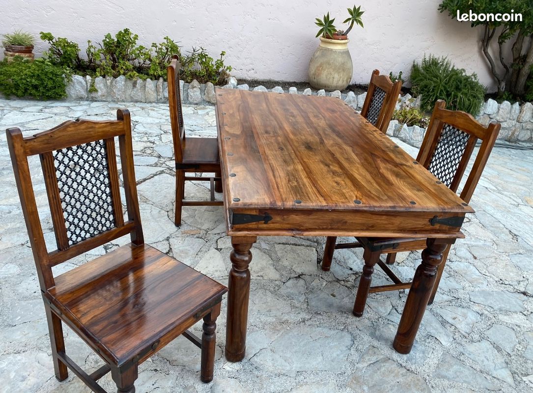 Table en bois et ses quatre chaises (image 1)