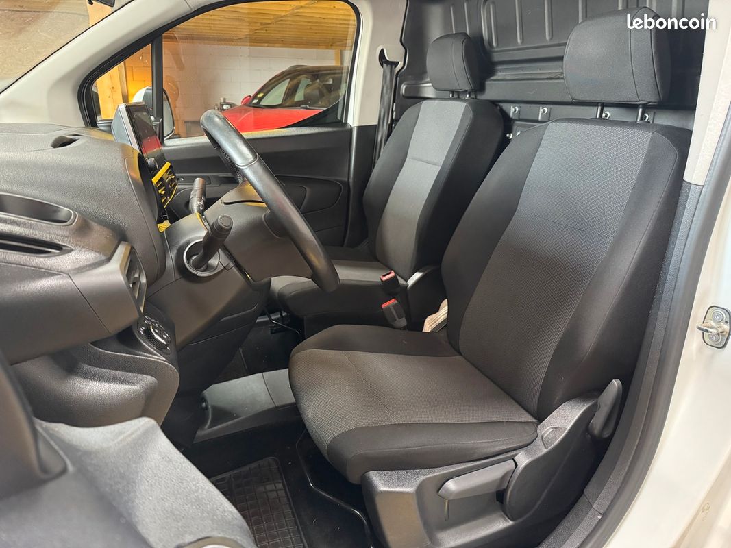 Opel Combo III 1.2 110 L1H1 AUGMENTE CARGO PACK BUSINESS (image 9)