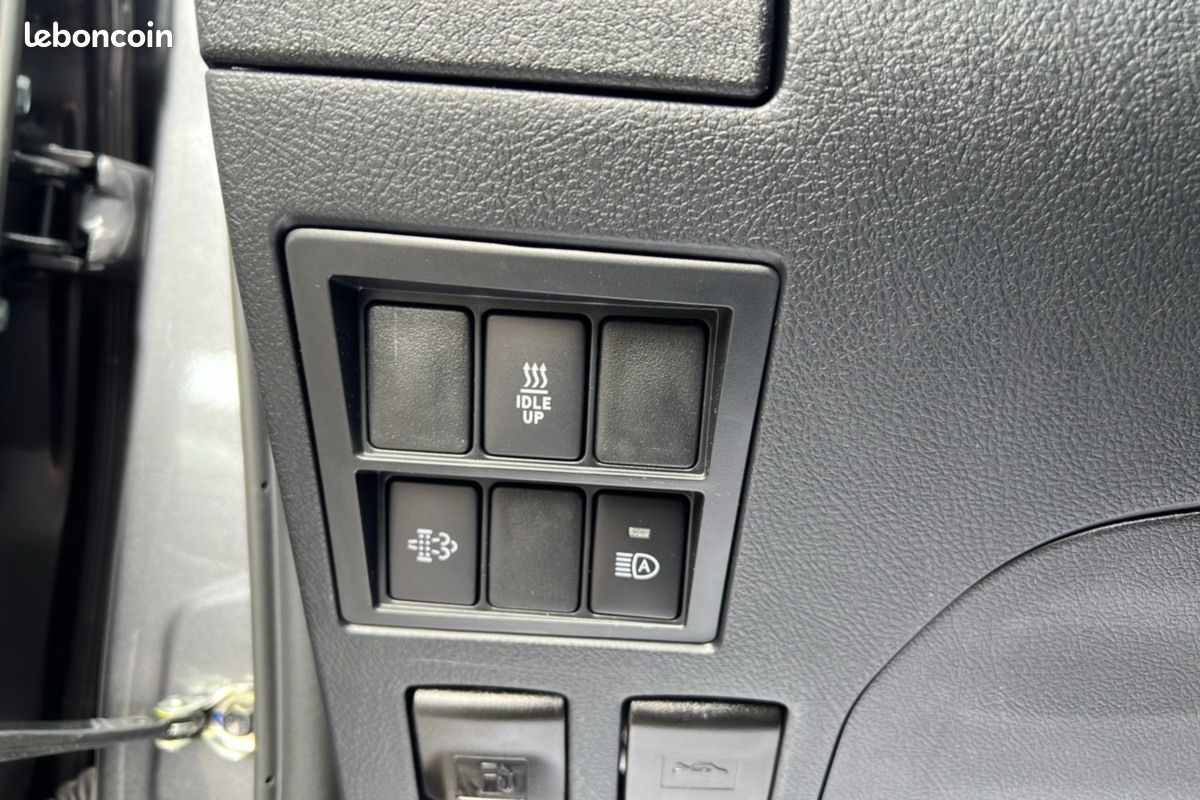 Toyota Hilux 2.8 204 BVA INVINCIBLE 4PL (image 14)