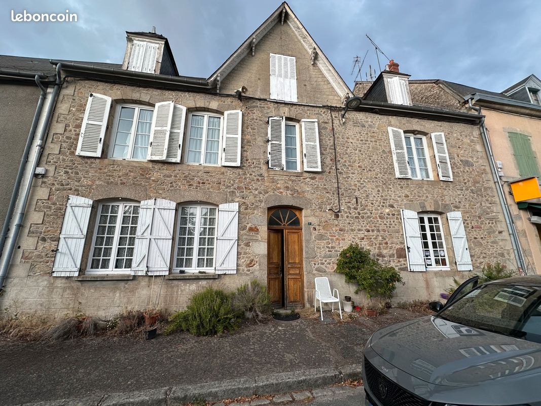 Maison 8 pièces 220 m² · à Jarnages · 220 m² · 175 000 €