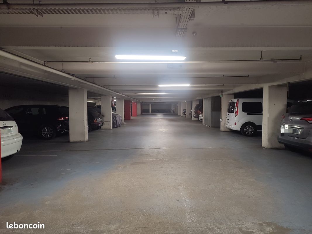 Parking Canal St-Martin Paris 10e · 15 500 €