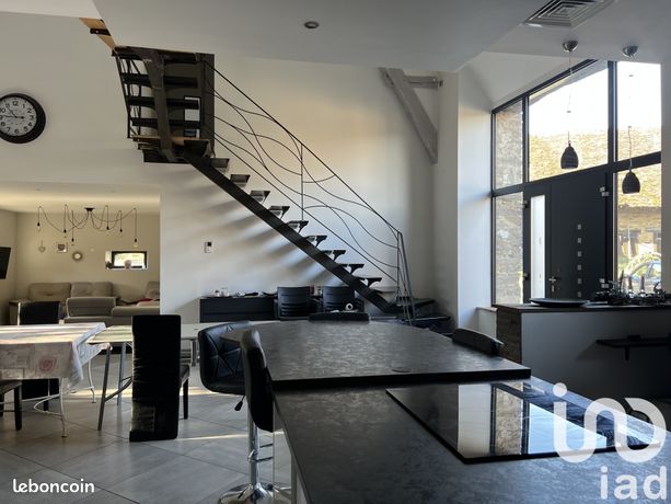 Propriété 7 pièces 166 m²