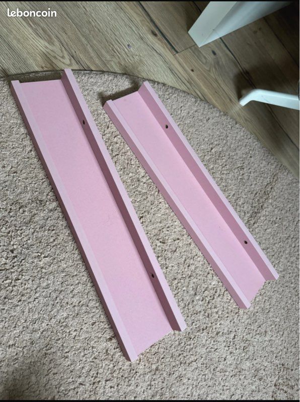 Tapis chaise étagère et rideau (image 6)