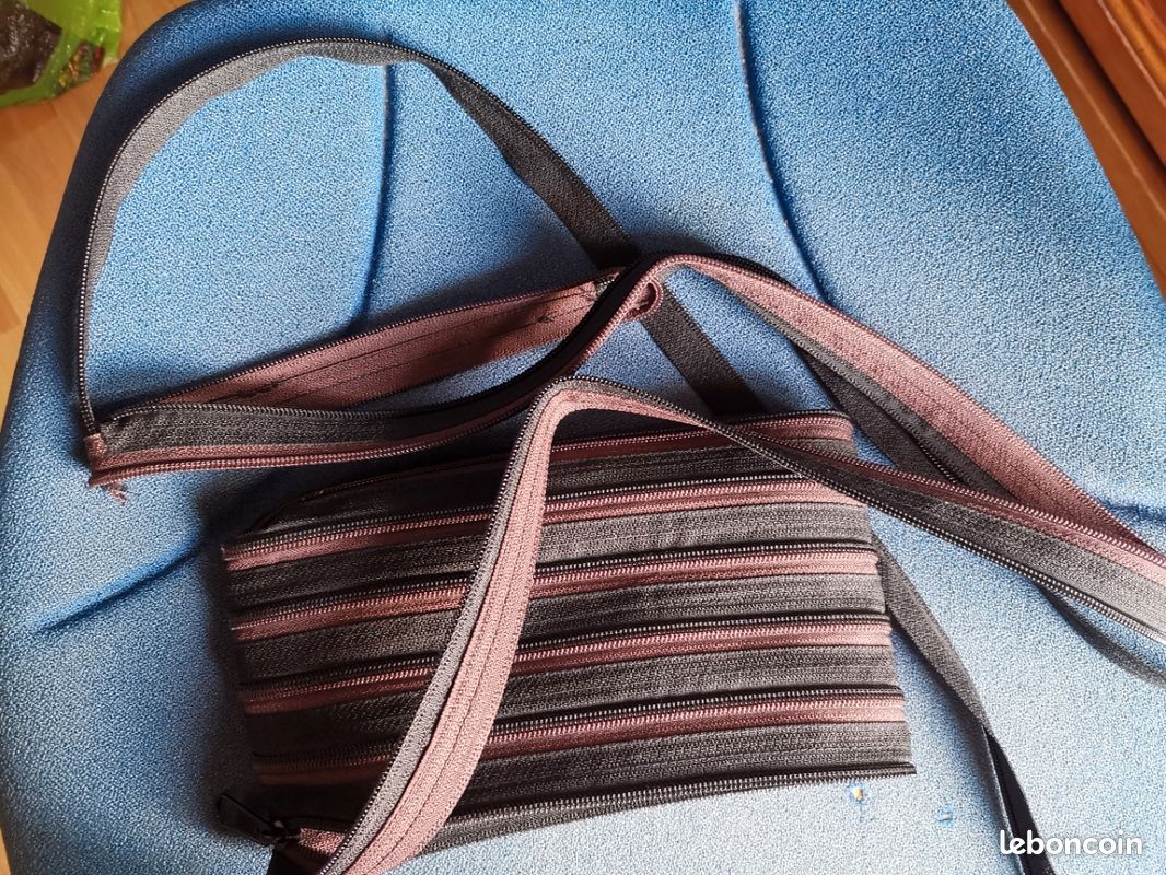 Pochette originale marron et noir (image 2)