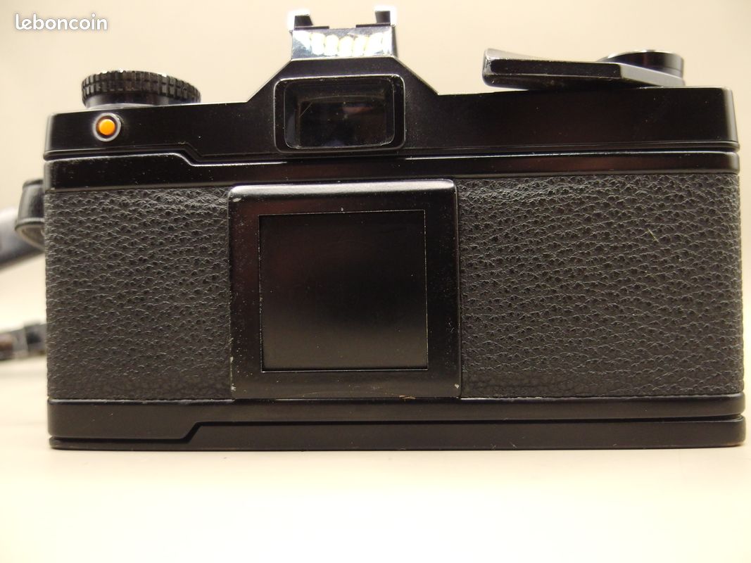 Appareil photo argentique Mamiya NC1000s avec objectifs 50 mm et 200 mm - Canada