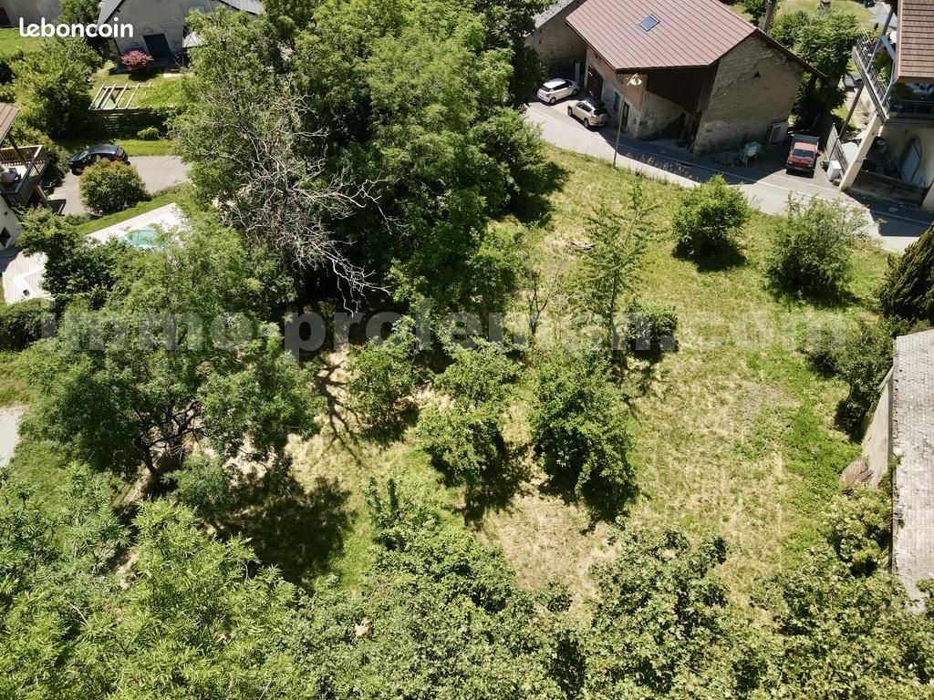 Terrain 1000 m² · à Marlioz · 295 000 €