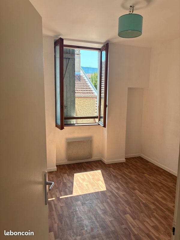 Appartement 3 pièces 52 m² · à Moirans · 52 m² · 570 €