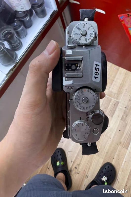 Fujifilm X-T4 – boîtier appareil photo hybride professionnel (noir) en excellent état (image 2)