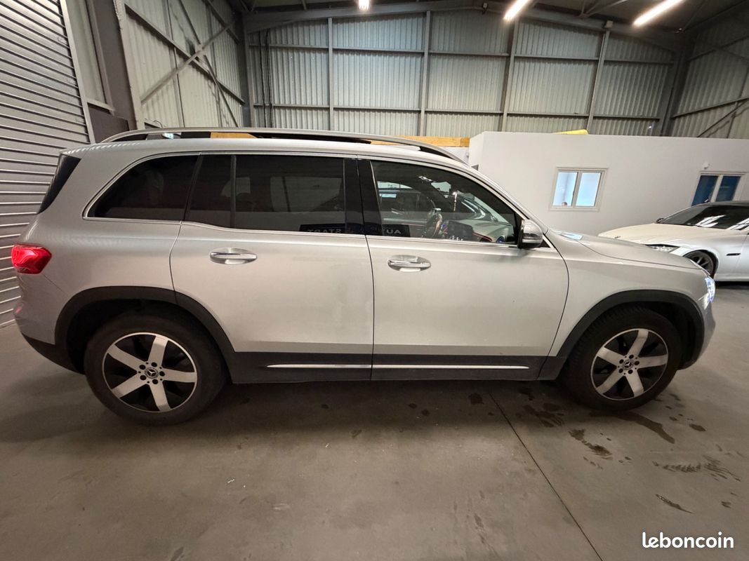 Mercedes GLB 200 d 8DCT / TOIT OUVRANT PANO / SIEGES CHAUFFANTS AV / GRAND ECRAN / CAMERA RECUL / 7 PLACES (image 6)