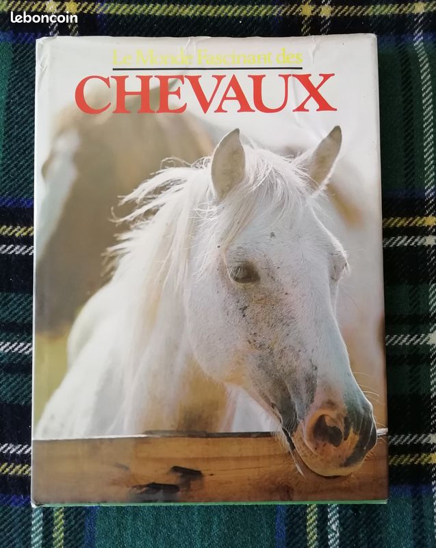 Le monde fascinant des CHEVAUX, livre relié (image 1)