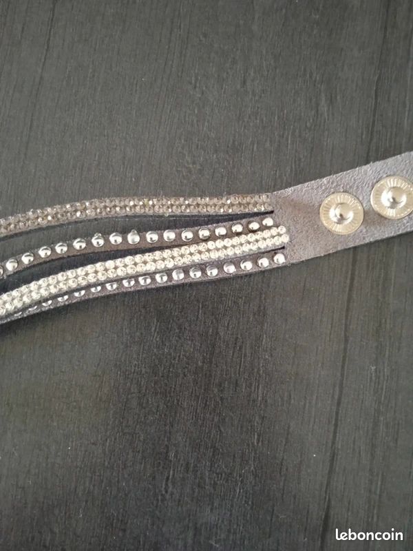 Bracelet Fantaisie Avec Fermeture à Pression - Occasion