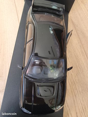 Subaru AutoArt 1:18 Noir et doré Racing divison + Boite 1 18 - Collection