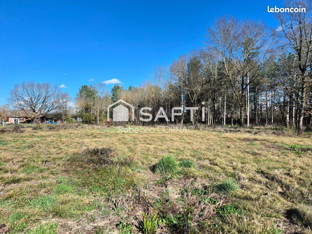 Terrain 1170 m² · à Vacquiers · 1 170 m² · 92 000 €