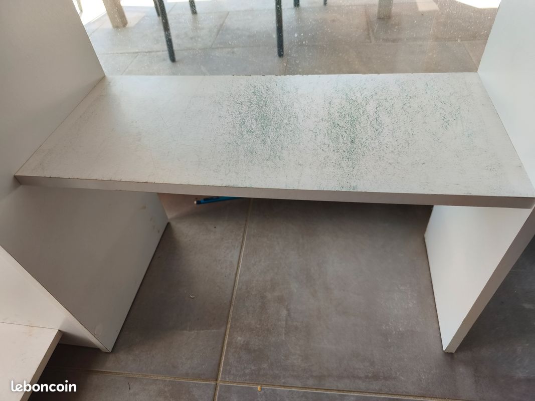 Bureau angle (image 3)