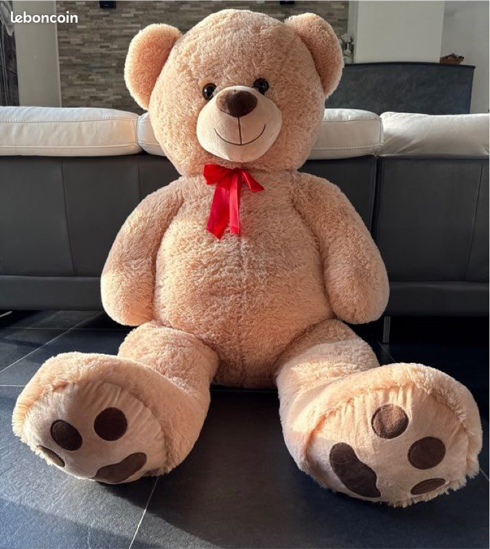 Ours en peluche géant (image 1)