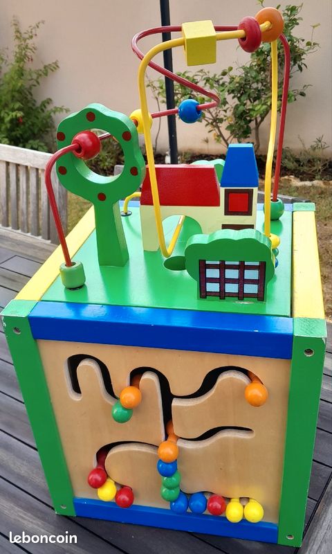 Cube d'éveil en bois multiactivités (image 1)