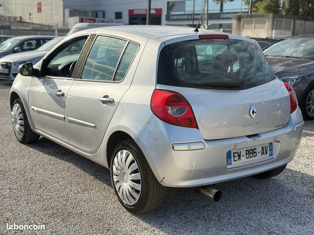 Renault CLIO III 2.0 16V 140CH INITIALE BVA 5P (image 2)