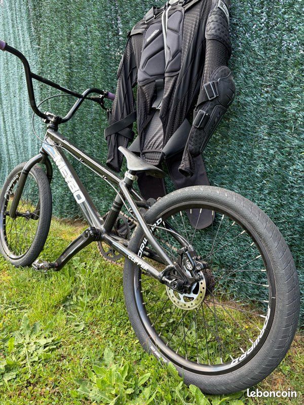 BMX race MEYBO NOIR pro22 + protection offerte (image 3)