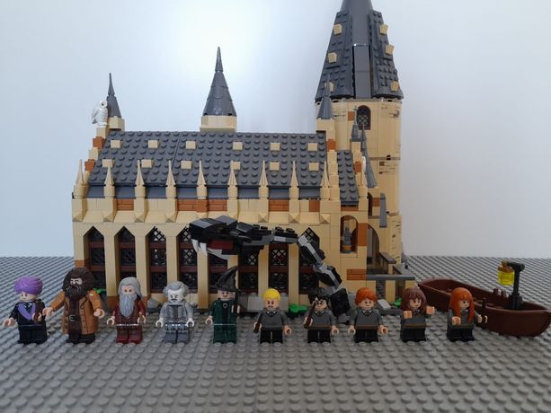 LEGO 75954 Harry Potter La Grande Salle du château de Poudlard, Ensemble de  Construction pour Enfants : LEGO: : Jeux et Jouets