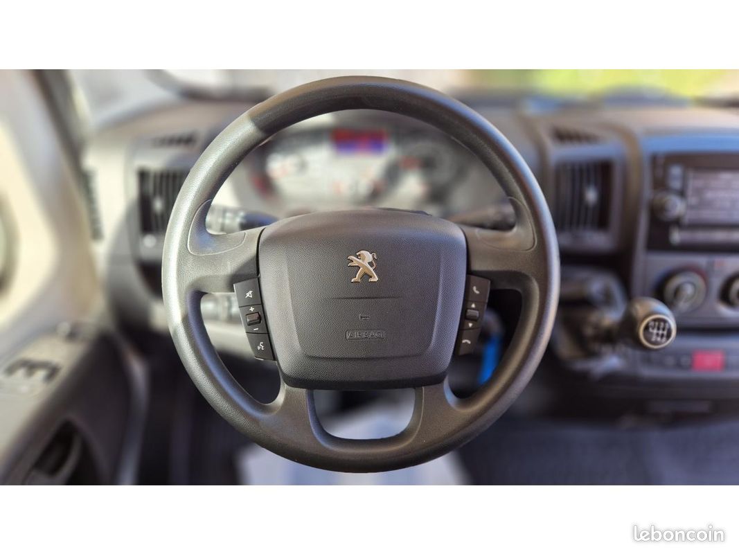 PEUGEOT BOXER Premium 333 L3H2 2.2 BlueHDi S&S - 140 (image 31)