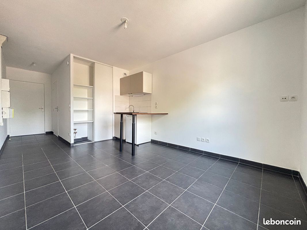 Appartement 1 pièce 21 m² · à Vénissieux · 21 m² · 650 €
