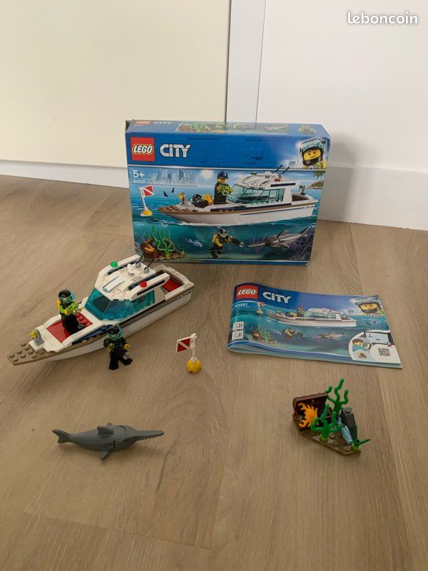 Lego City Boat Float (image 1)