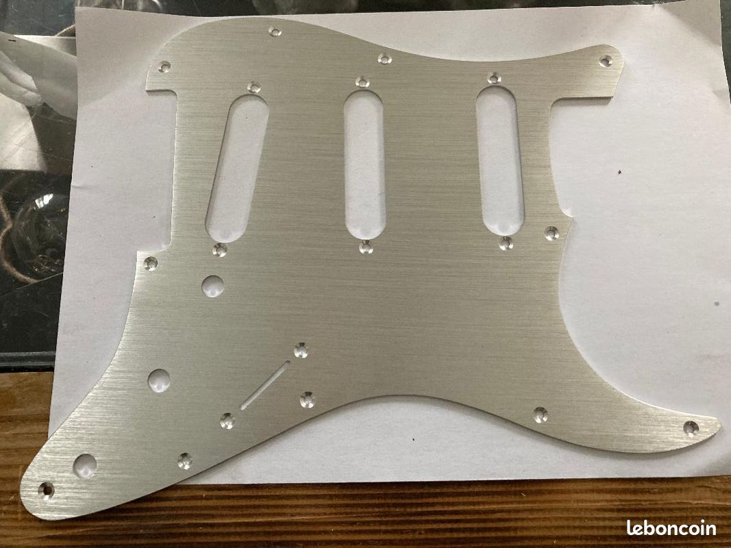 Pickguard Anodized SILVER pour strat FENDER, SQUIER (image 1)