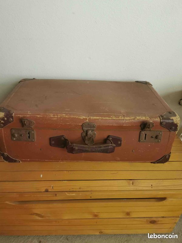 Coffre bois, valise ancienne, tabouret Ameublement