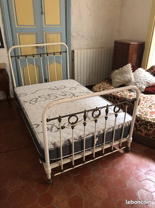 Lit pour bébé à tiroir en bois ancien matelas Elite | Kaufen auf