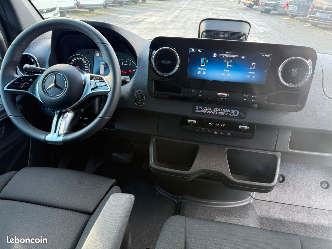 52 990 HT Mercedes Sprinter 519 CDI 190 CH Benne Coffre 1 037 Euros HT/mois (image 3)