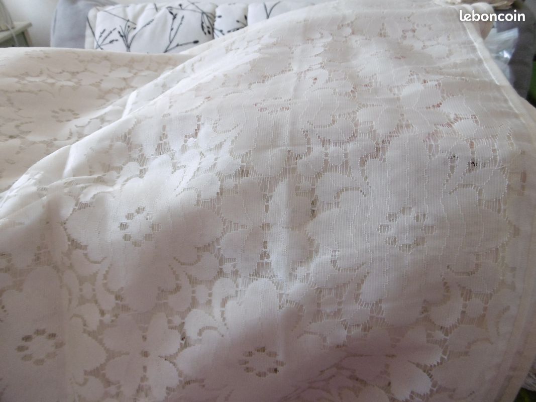Nappe en dentelle (image 1)